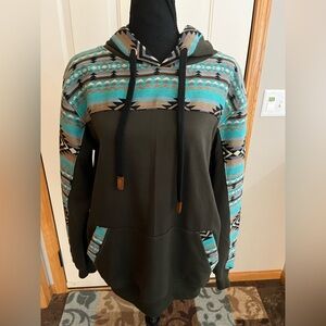 Women’s olive green Aztec Southwestern  geo pattern pull over hoodie. Size small